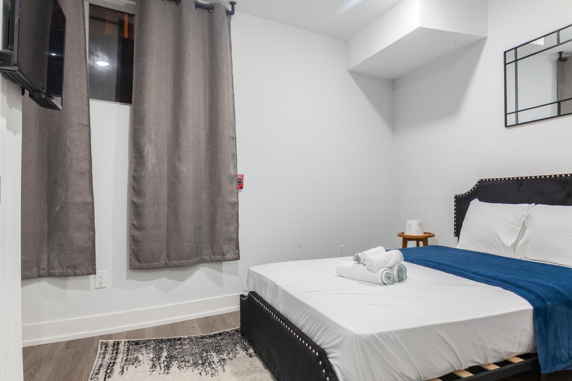 4bd4bath-cribtemplepingpong-wdwifidesk Apartment Philadelphia