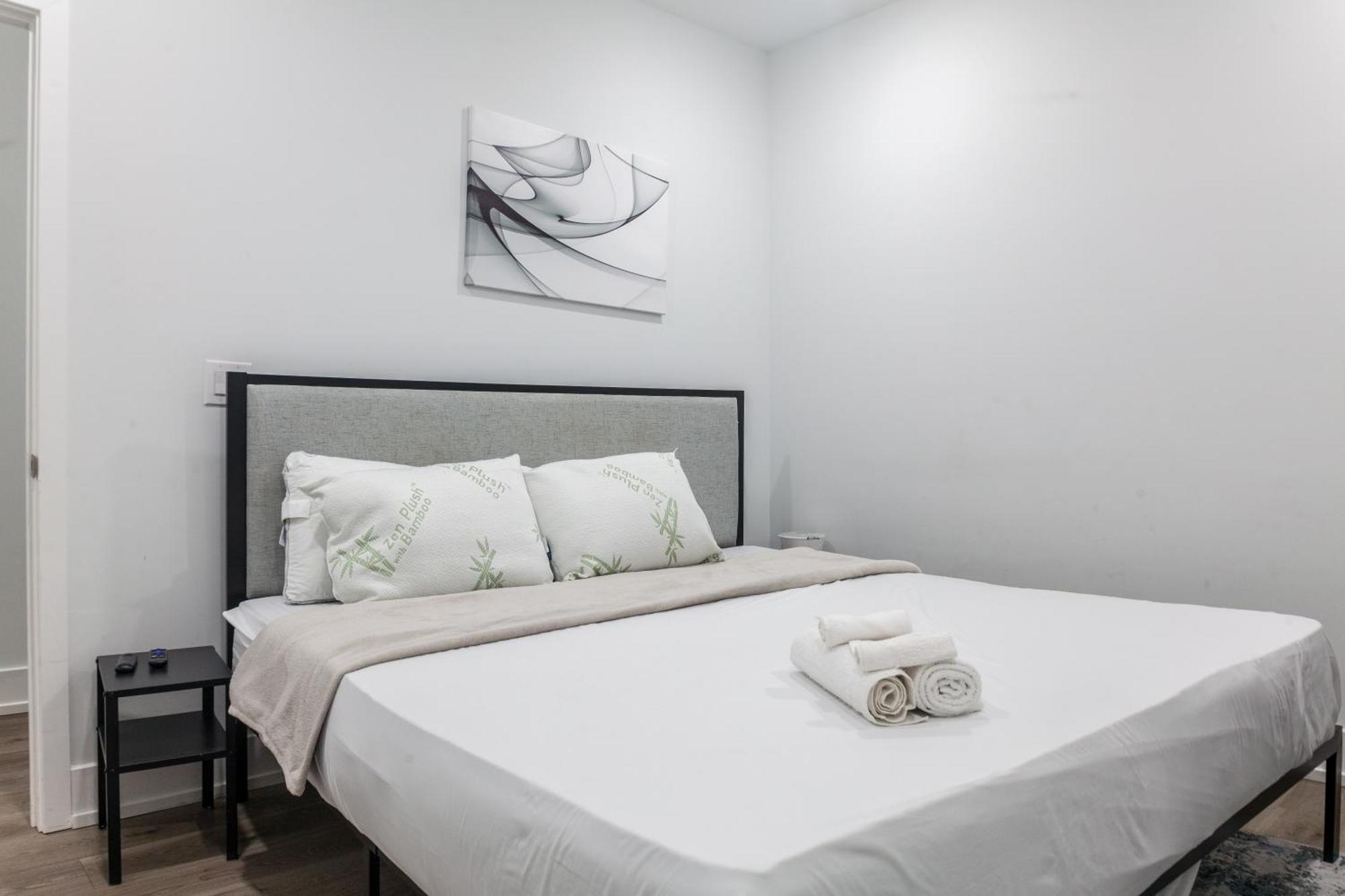 4bd4bath-cribtemplepingpong-wdwifidesk Apartment