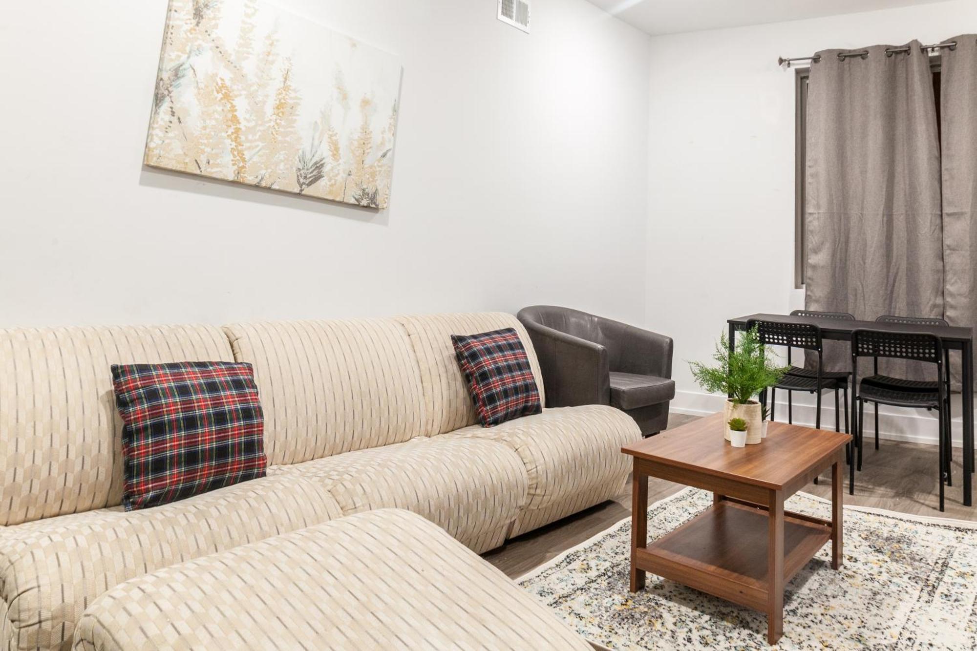 Apartment 4bd4bath-cribtemplepingpong-wdwifidesk *